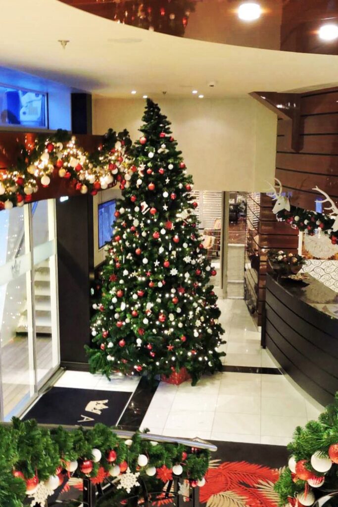Christmas on Ama Kristina Ama Kristina lobby at Christmas 2023